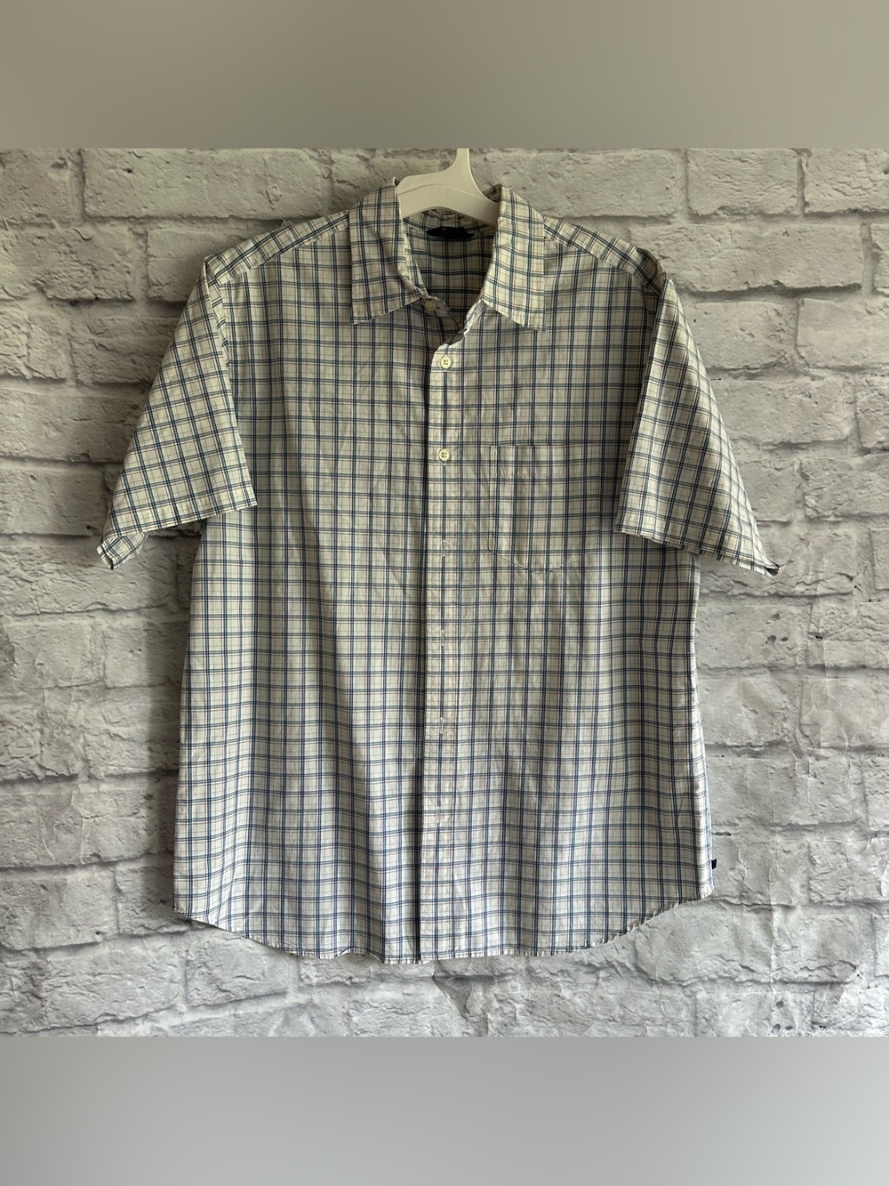 PREOWNED GAP SHORT SLEEVE PLAID MENS BUTTON DOWN SHIRT MEDIUM M BLUE WHITE